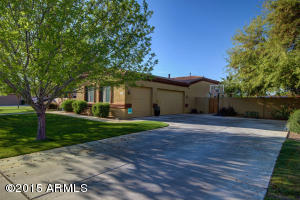 2818 E Desert Ln, Phoenix, AZ 85042 photo 2