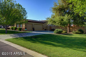 2818 E Desert Ln, Phoenix, AZ 85042 photo 1
