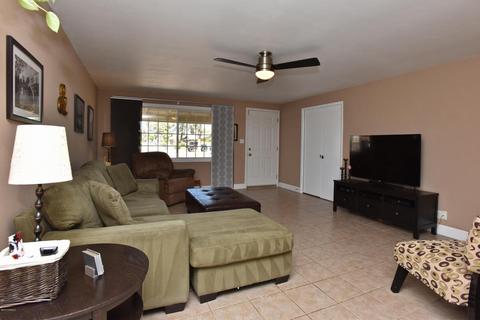 3617 E Winchcomb Dr, Phoenix, AZ 85032 photo 5