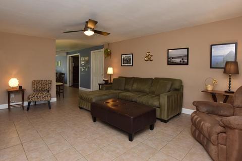 3617 E Winchcomb Dr, Phoenix, AZ 85032 photo 2