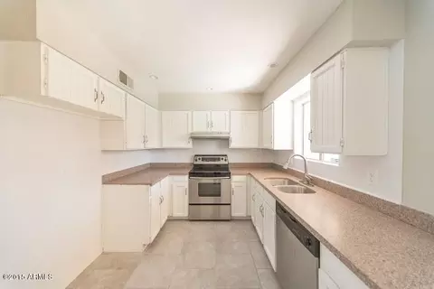 557 S Gold Dr, Apache Junction, AZ 85120 photo 4