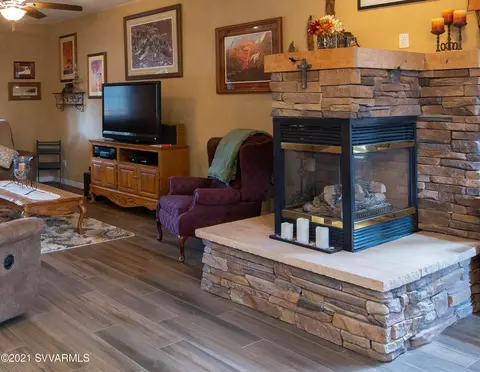 2 E Mohawk Dr, Flagstaff, AZ 86005 photo 2