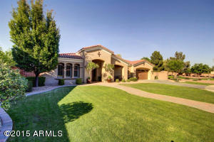 556 Elgin Ct, Gilbert, AZ 85295 photo 2