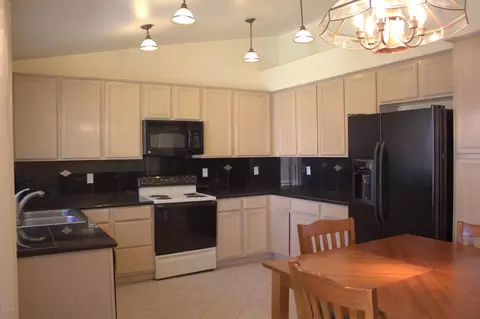 1322 W Wagoner Rd, Phoenix, AZ 85023 photo 9