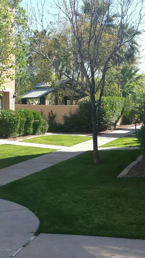 5641 S 21st Pl, Phoenix, AZ 85040 photo 4