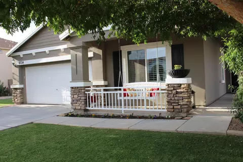 2734 E Del Rio St, Gilbert, AZ 85295 photo 1
