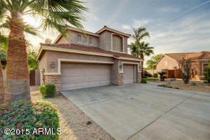 102 E Mesquite Ct, Gilbert, AZ 85296 photo 3