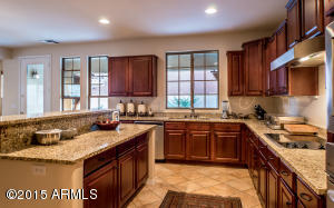3985 E Robin Ln, Phoenix, AZ 85050 photo 8