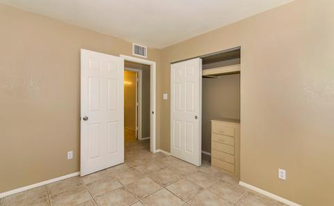 6051 W Earll Dr, Phoenix, AZ 85033 photo 15