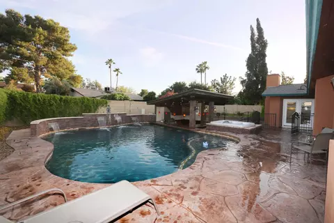 2135 E La Donna Dr, Tempe, AZ 85283 photo 2