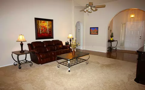 4044 E Taro Ln, Phoenix, AZ 85050 photo 9