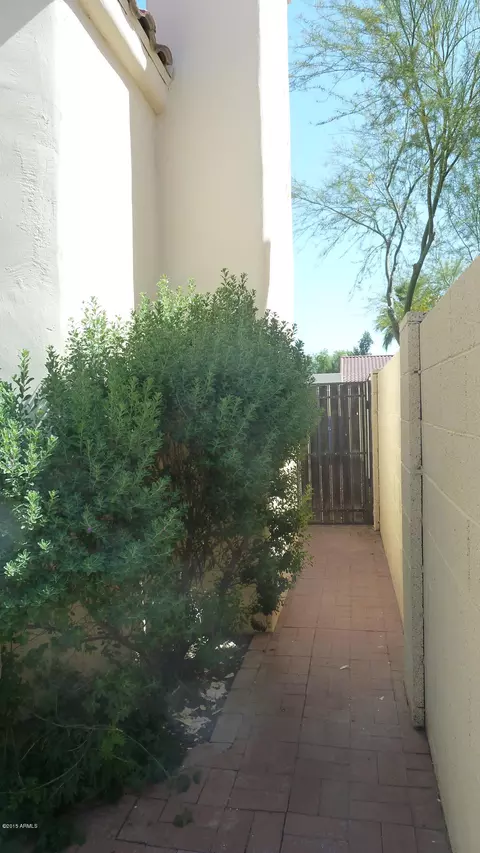 2172 E Bishop Dr, Tempe, AZ 85282 photo 8
