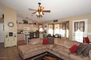 884 S Wanda Dr, Gilbert, AZ 85296 photo 1