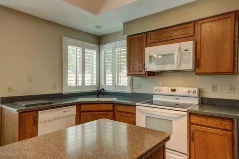 2101 E New Bedford Dr, Gilbert, AZ 85234 photo 14