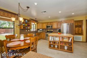627 E Desert Ln, Gilbert, AZ 85234 photo 9