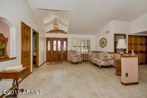 627 E Desert Ln, Gilbert, AZ 85234 photo 5