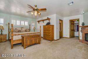 627 E Desert Ln, Gilbert, AZ 85234 photo 11