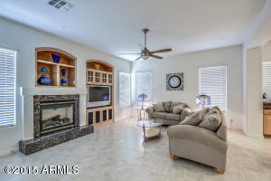 544 Elgin Ct, Gilbert, AZ 85295 photo 4