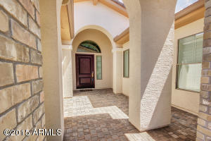 544 Elgin Ct, Gilbert, AZ 85295 photo 2