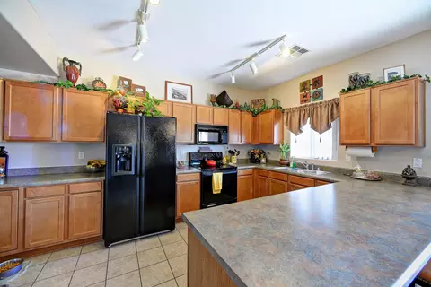 2705 E Schiliro Cir, Phoenix, AZ 85032 photo 7