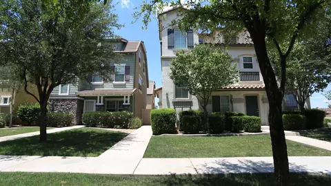 103 W Laurel Ct, Gilbert, AZ 85233 photo 3