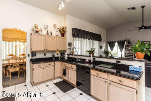 654 S Sahuaro Dr, Gilbert, AZ 85233 photo 9