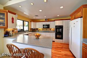 5002 E Arcadia Ln, Phoenix, AZ 85018 photo 8