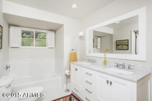 136 E Ocotillo Rd, Phoenix, AZ 85012 photo 13