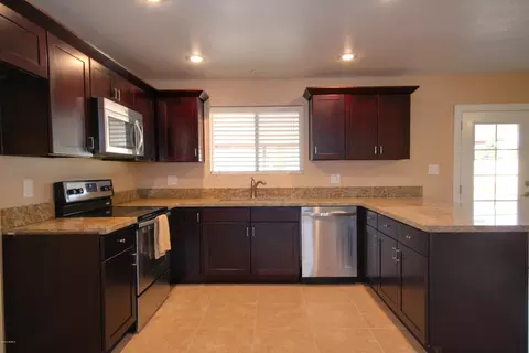 3948 E Mercer Ln, Phoenix, AZ 85028 photo 1