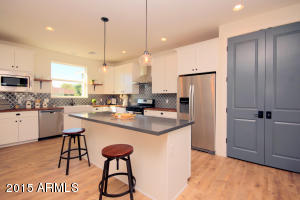 914 E Berridge Ln, Phoenix, AZ 85014 photo 5
