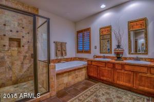 3943 E Crest Ln, Phoenix, AZ 85050 photo 32