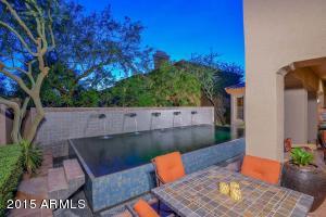 3943 E Crest Ln, Phoenix, AZ 85050 photo 8