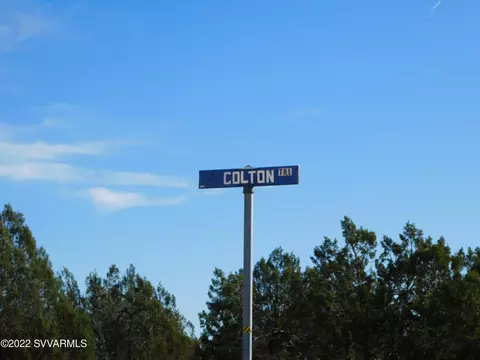 000 Colton Trl, Seligman, AZ 86337