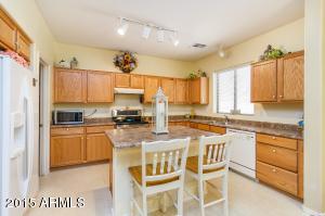 2009 S Falcon Dr, Gilbert, AZ 85295 photo 8