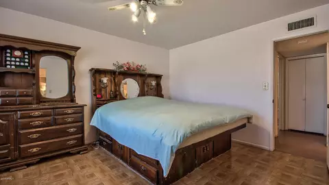 910 E Desert Ln, Gilbert, AZ 85234 photo 18