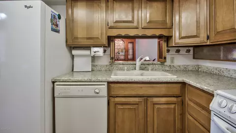 910 E Desert Ln, Gilbert, AZ 85234 photo 12