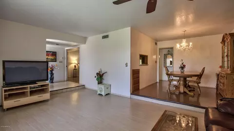 910 E Desert Ln, Gilbert, AZ 85234 photo 9