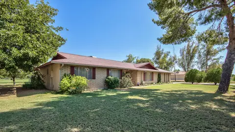 910 E Desert Ln, Gilbert, AZ 85234 photo 6