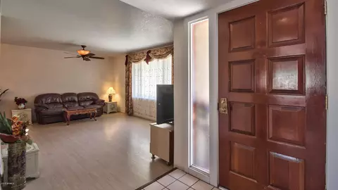 910 E Desert Ln, Gilbert, AZ 85234 photo 7