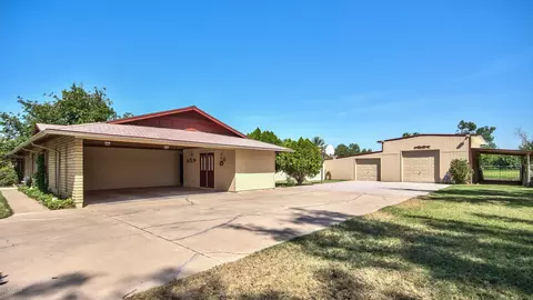 910 E Desert Ln, Gilbert, AZ 85234 photo 37
