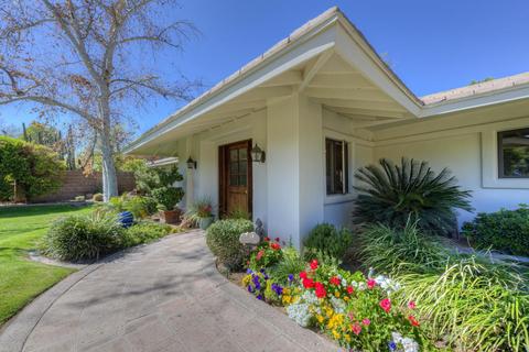 5748 E Orange Blossom Ln, Phoenix, AZ 85018 photo 2