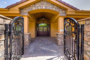 1001 El Freda Rd, Tempe, AZ 85284 photo 4