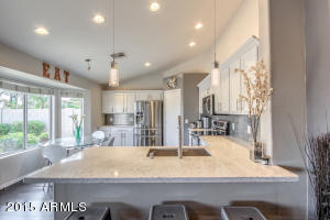 10510 E Carol Cir, Mesa, AZ 85208 photo 2