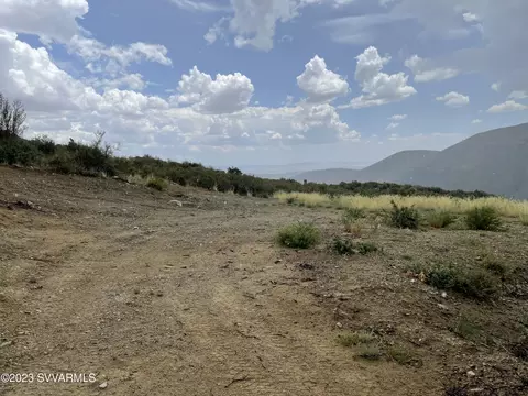 2 Hawk Mountain Trl, Mayer, AZ 86333