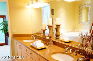 2203 E Glenn Dr, Phoenix, AZ 85020 photo 3