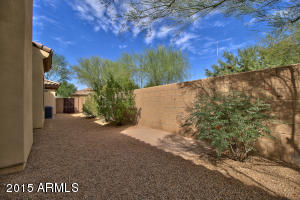 3529 E Robin Ln, Phoenix, AZ 85050 photo 3