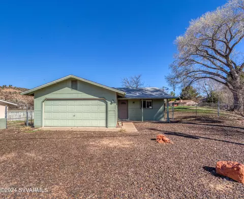 3990 E Lake Shore Dr, Rimrock, AZ 86335