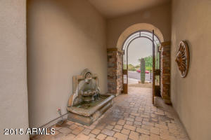3534 E Robin Ln, Phoenix, AZ 85050 photo 3