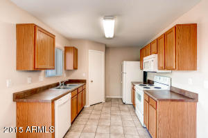2016 S 71st Dr, Phoenix, AZ 85043 photo 4