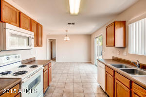 2016 S 71st Dr, Phoenix, AZ 85043 photo 6